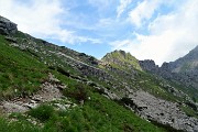 79 Il sentiero 101 di discesa dalla Bocchetta dei Mughi ai Piani di Bobbio
